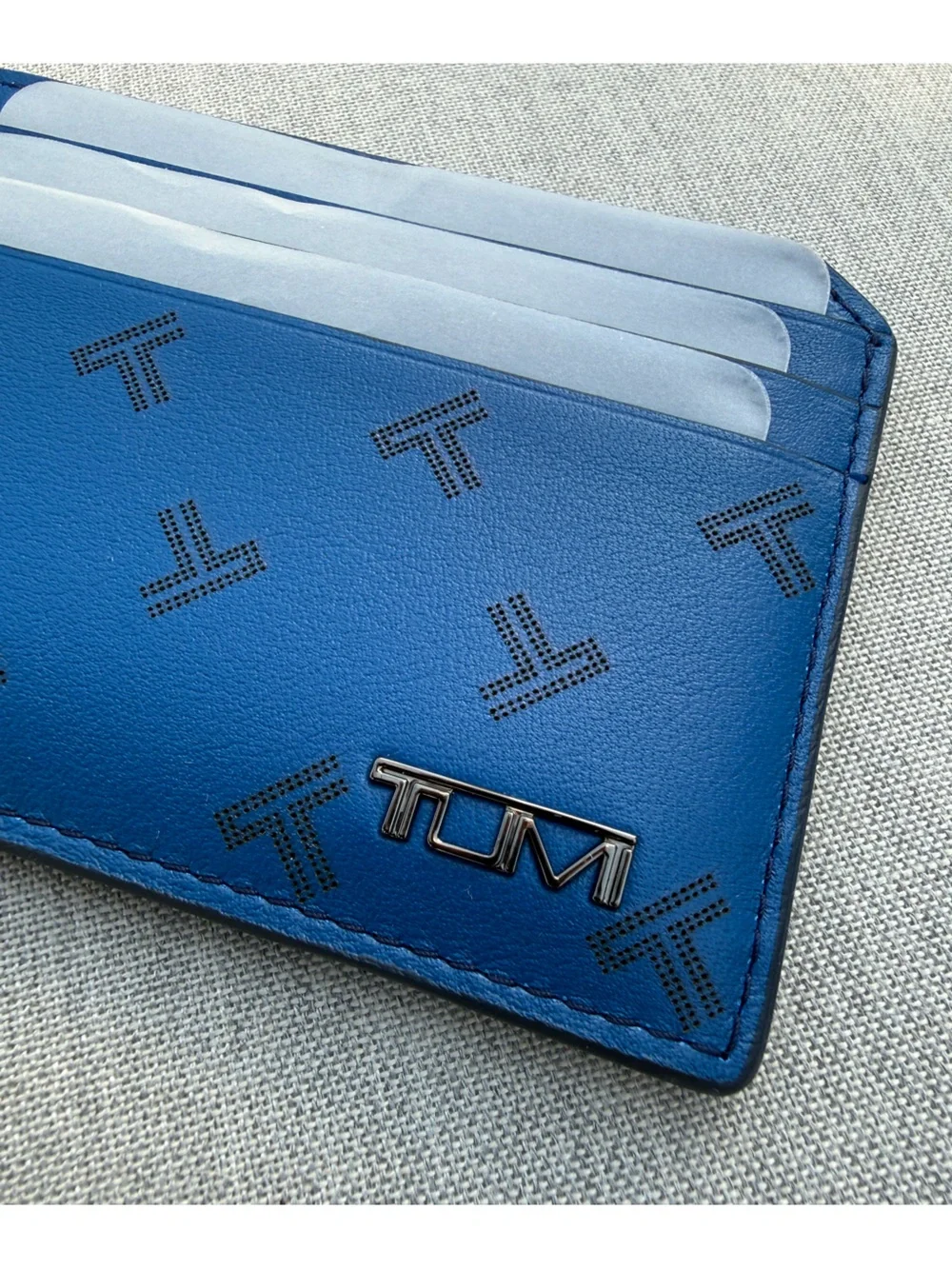 NEW Tumi Embossed LOGO Slim Card Case - 6 slot - Leather Wallet - BRIGHT BLUE